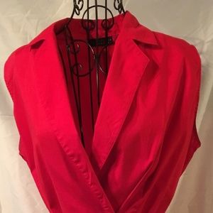 Sleeveless double breasted stretch blouse